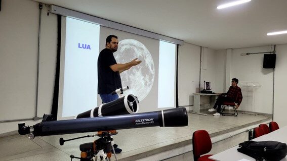 Imagem 7 – Slide sobre a Lua