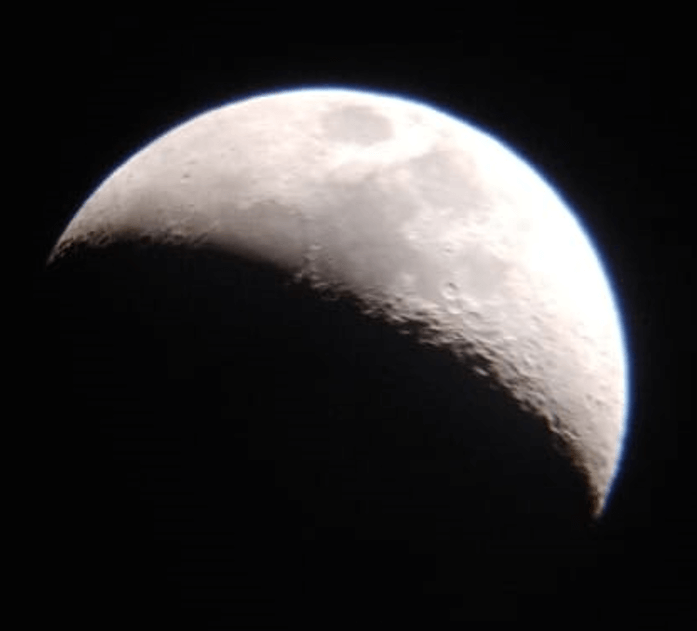 Imagem 2 – Lua fotografada como vista por um telescópio
