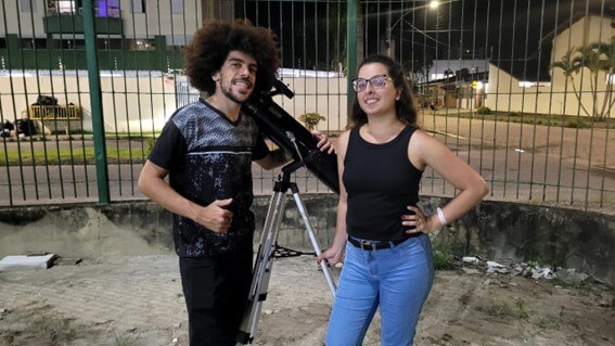 Imagem 8 – Vicente e Alícia com telescópio que montaram