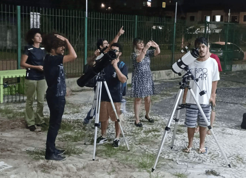 Imagem 9 – Observação do céu sendo feita com telescópios