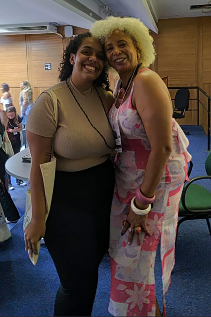 Imagem 5 – Livia com a professora Sonia Guimarães
