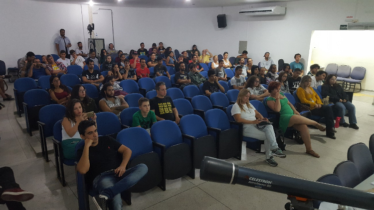 Público presente no 1º dia de aula do 4º Minicurso de Astronomia