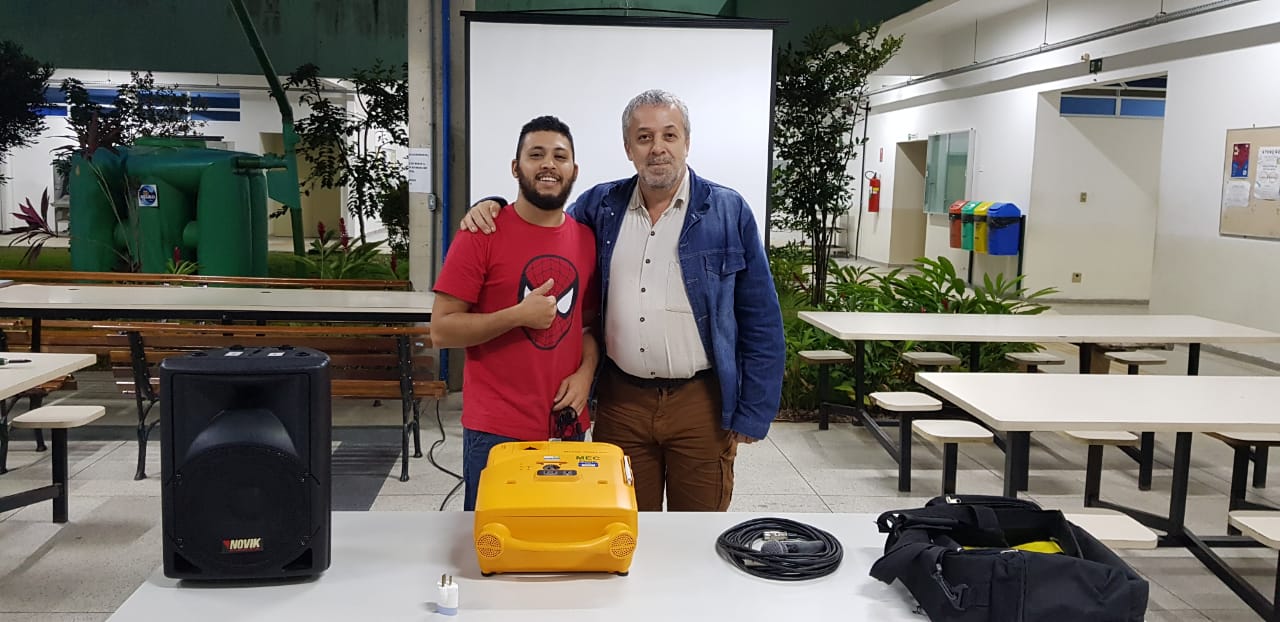 Thyago Nicollas e Ricardo Plaza, pouco antes do flashmob sobre Modernidade líquida