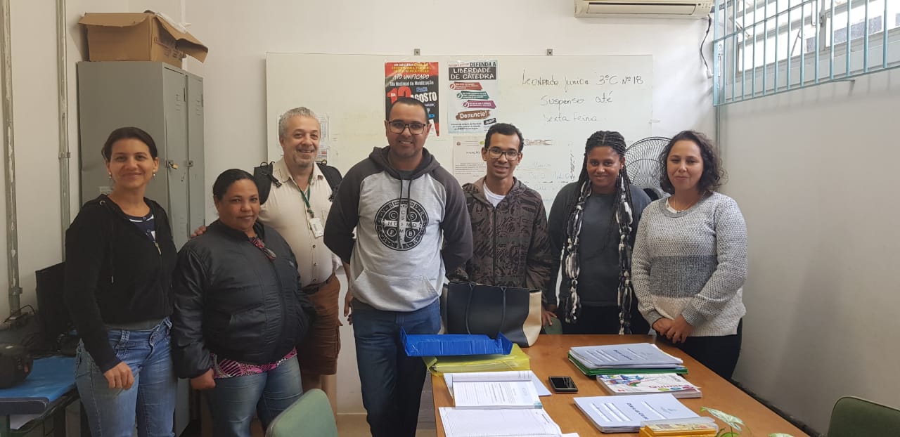 Docentes da Escola Frúgoli na sala dos professores