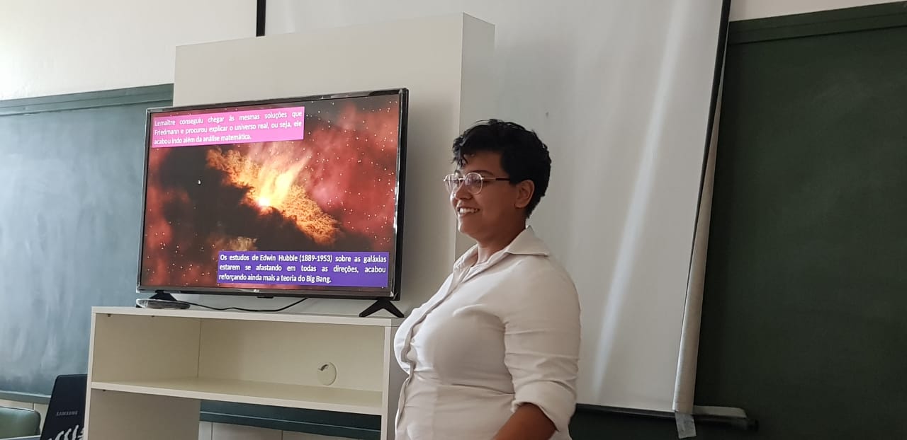 Apresentação de Nicoli Santos na Escola Avelino