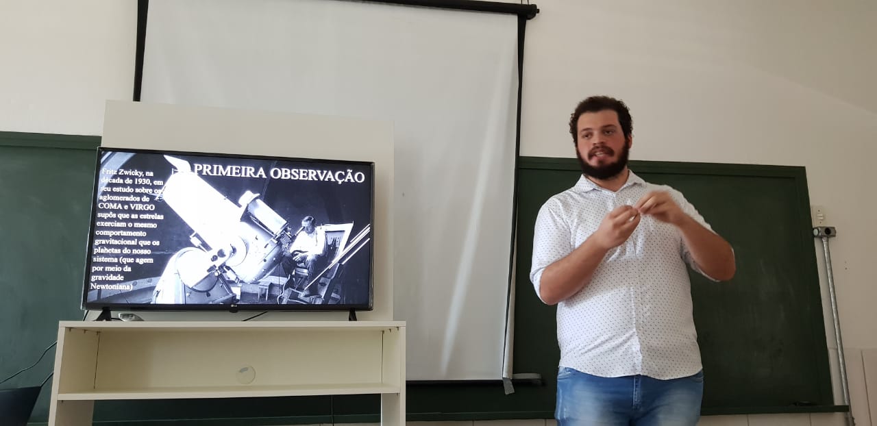 Apresentação de Vinicius Amaral na Escola Avelino