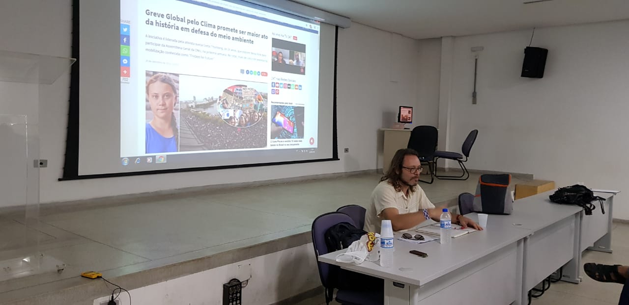 Professor Jeferson durante seu colóquio