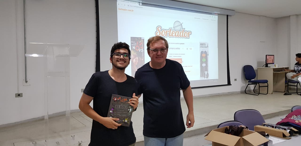 Erick dos Santos com professor Nelson Alves