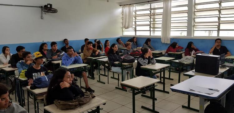 Foto: Alunos da Escola Semiramis durante as apresentações