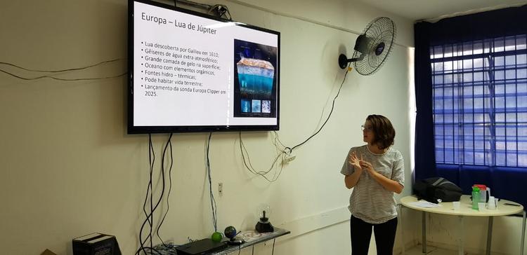 Foto: Amanda na sua apresentação na Escola Bernardino