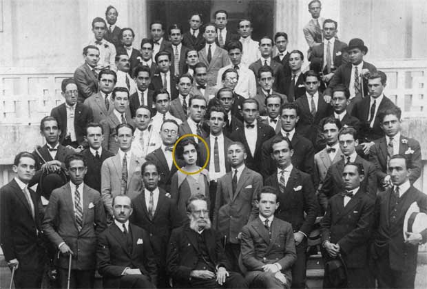 Foto: Imagem em que Nise é a única mulher da turma de formandos 1926 da Faculdade de Medicina da Bahia