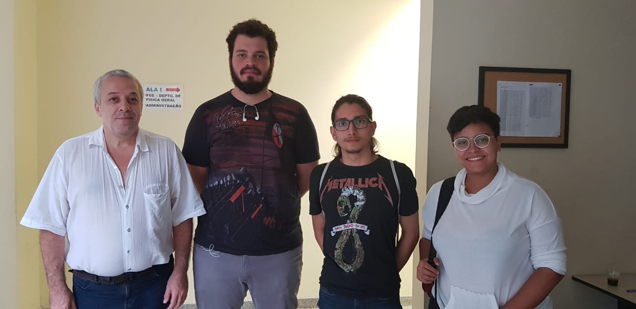 Foto: Ricardo, Vinicius, Yeté e Nicoli no Instituto de Física da USP