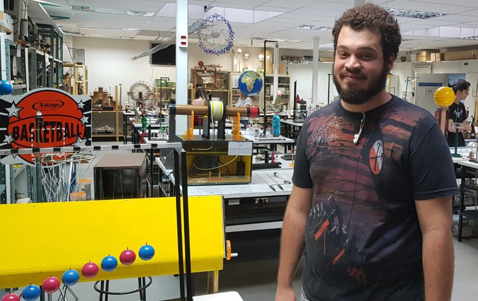 Foto: Vinicius Abrahão no laboratório de demonstrações