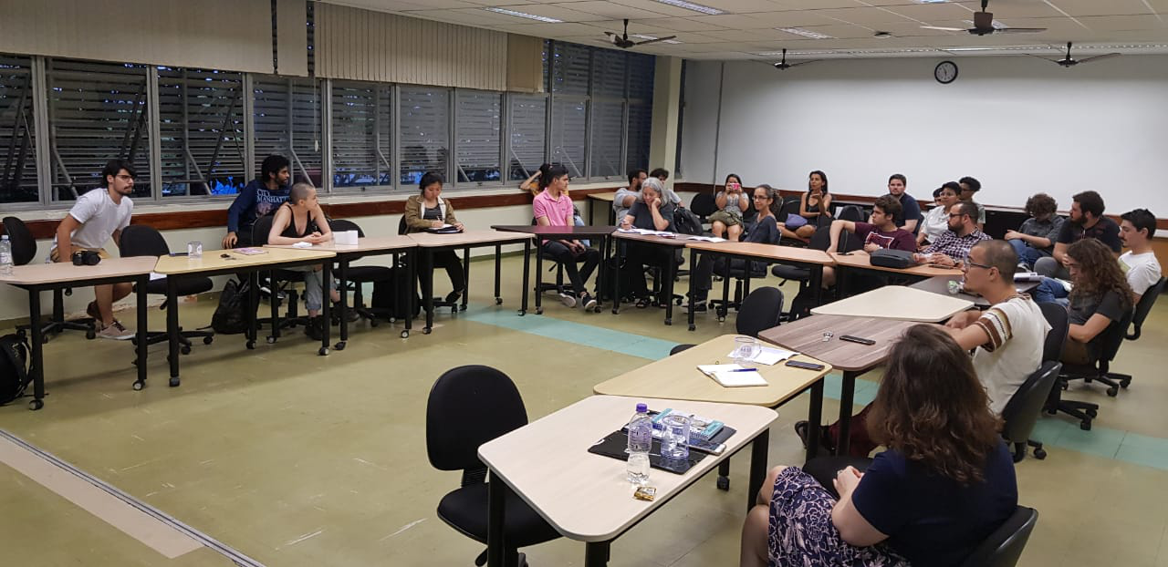 Foto: Debate durante uma sessão de comunicações orais