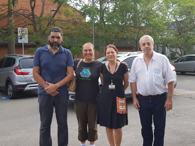 Foto: Jefferson, Vassiliki, Marcia e Ricardo durante a retirada do acervo na POLI-USP