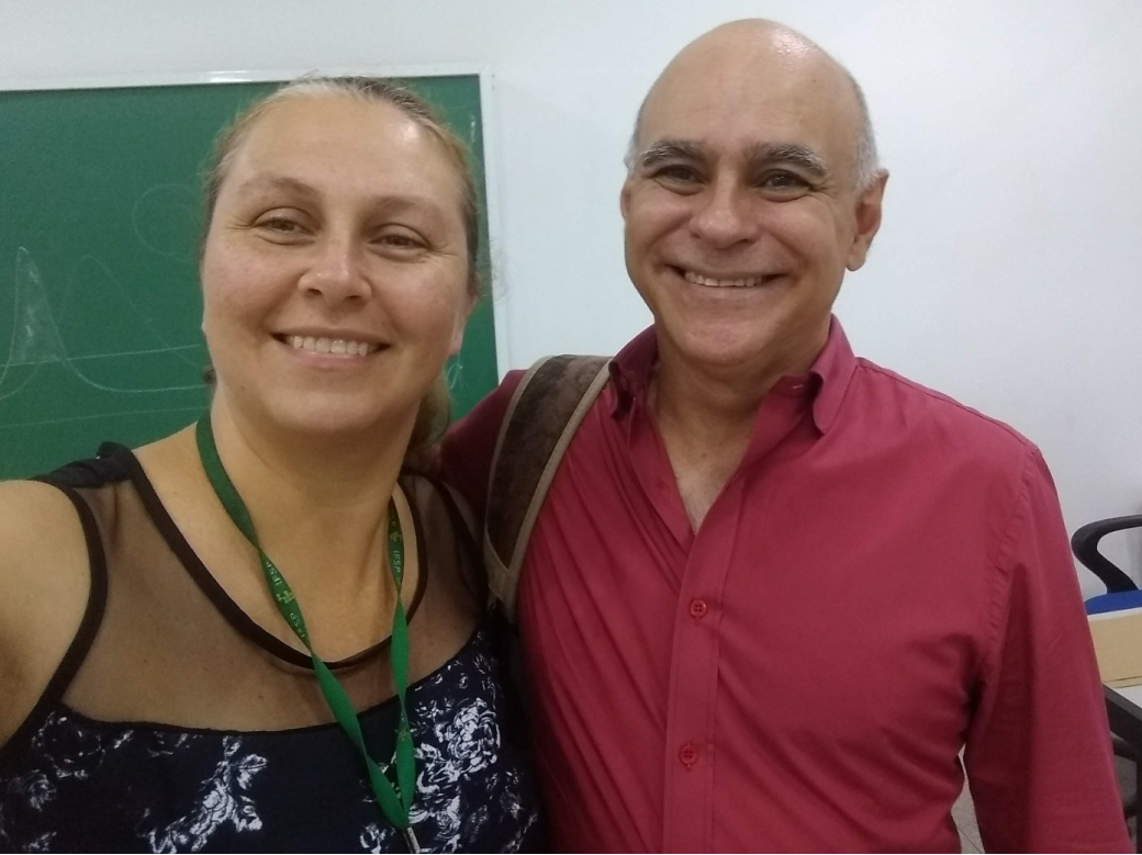 Foto: Professores Vassiliki e José Augusto durante palestra da SNCT no IFSP-CAR