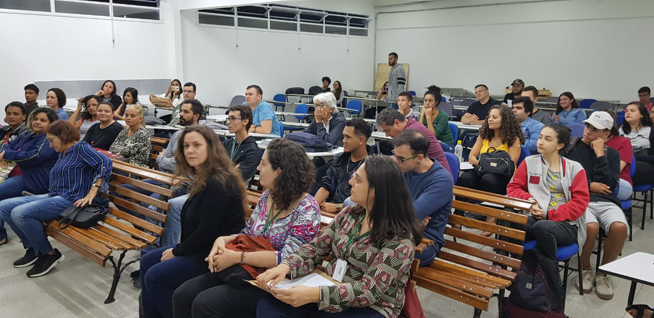 Foto: Público presente na palestra da noite