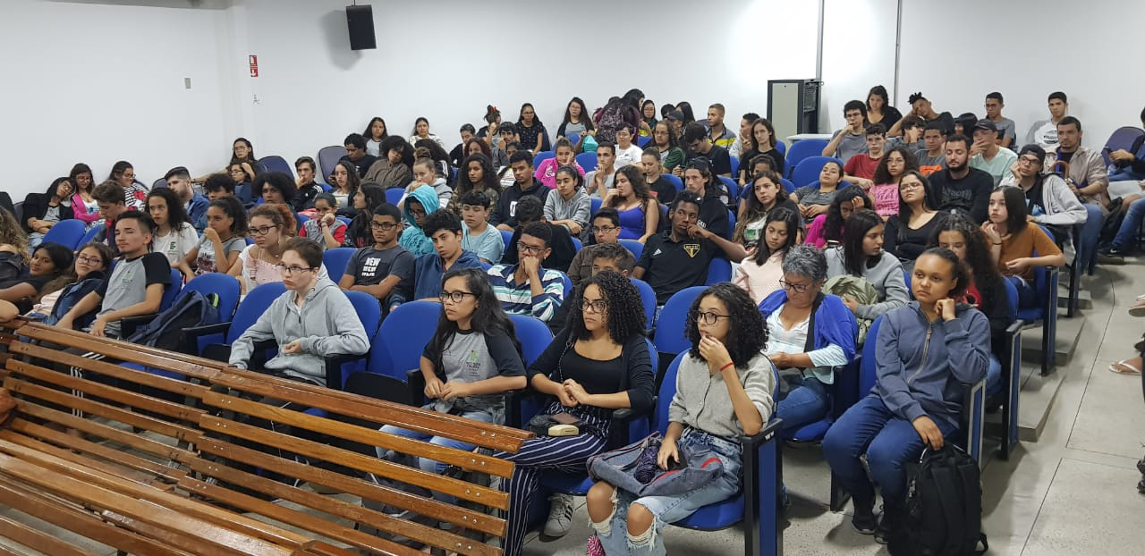 Foto: Público presente na palestra do professor Newton