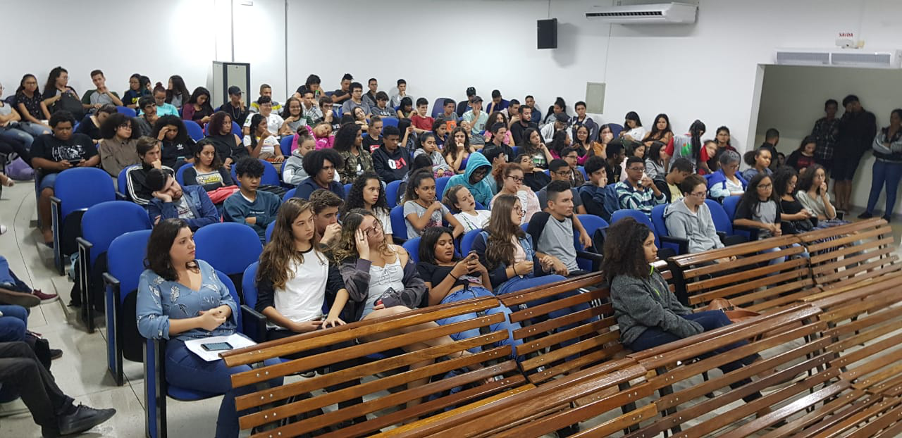 Foto: Público durante a palestra “Ciência e Tecnologia em Marx”