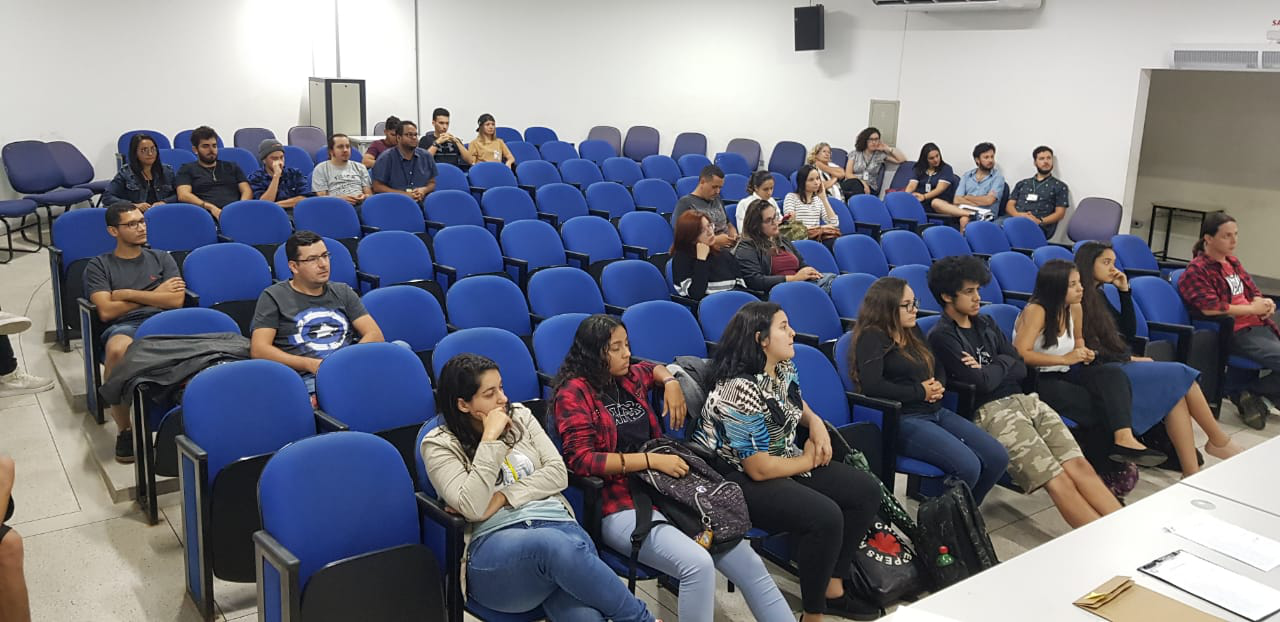 Foto: Público presente nas apresentações feitas pelos bolsistas do PIBID da Licenciatura em Física