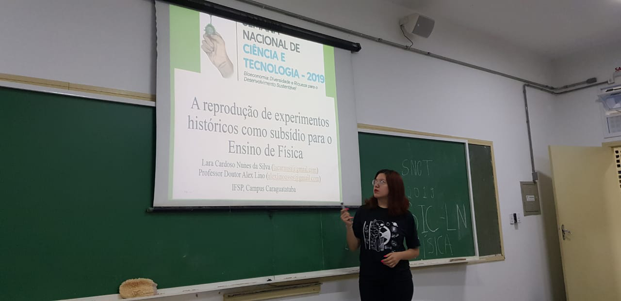 Foto: Apresentação do trabalho de Lara Cardoso