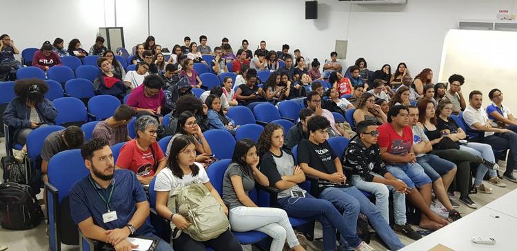 Público que assistiu a apresentação da professora Thays Bentes