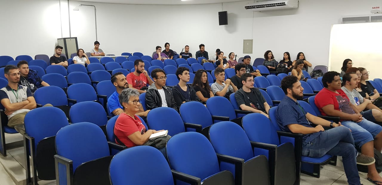 Público que assistiu a apresentação do professor Jurandi