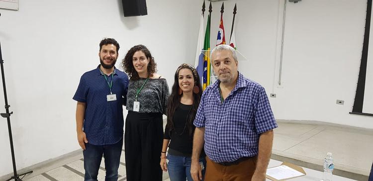 Professores Alex, Ana Maria, Juliana e Ricardo, pouco antes do início da palestra