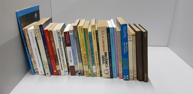 Livros em português que foram doados para a biblioteca do IFSP-Caraguatatuba