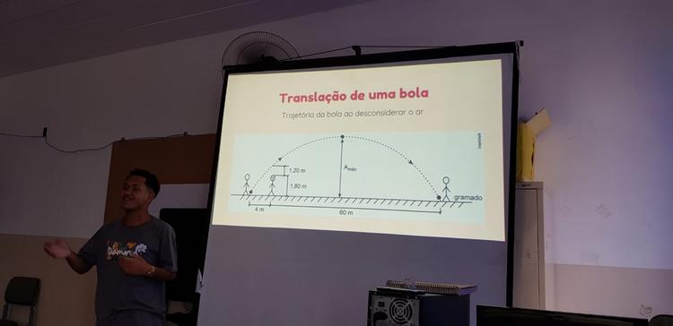 André durante sua apresentação na Escola Vereador Benedito