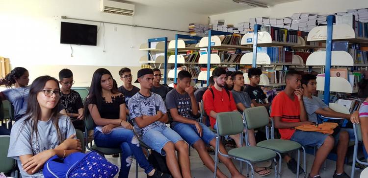 Alunos da Escola Vereador Benedito, durante uma das apresentações