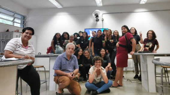 Imagem 2 – Alunas da Escola Benedita ao final da oficina