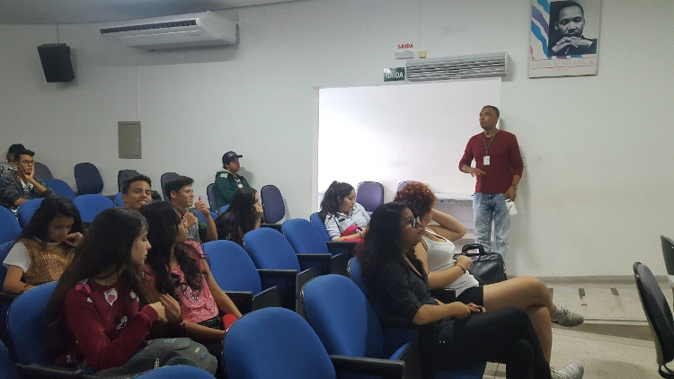 Professor Alexandre discute o documentário Maracanã