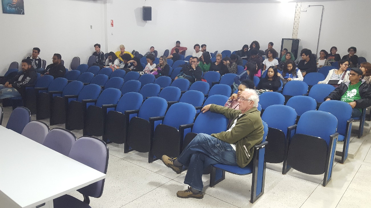 Público presente no cinedebate acerca do documentário Uma verdade mais inconveniente