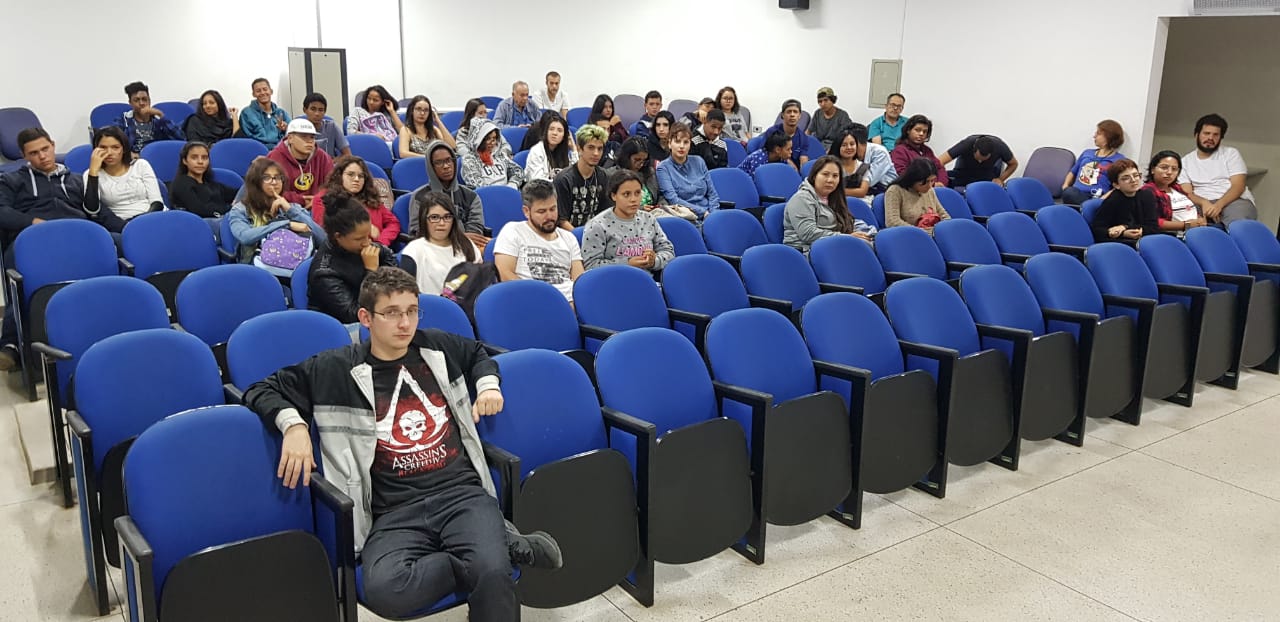 Público presente no cinedebate sobre Ilha dos Cachorros