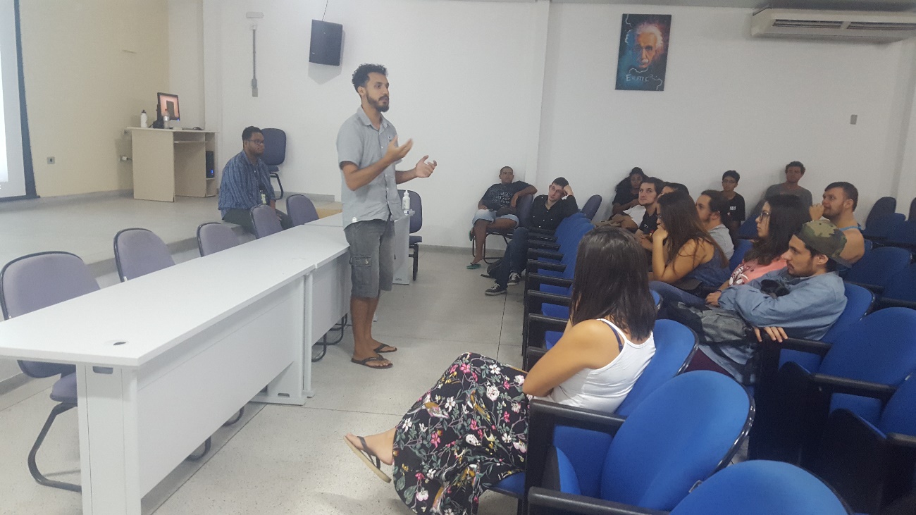 Estudantes debatem as questões abordadas