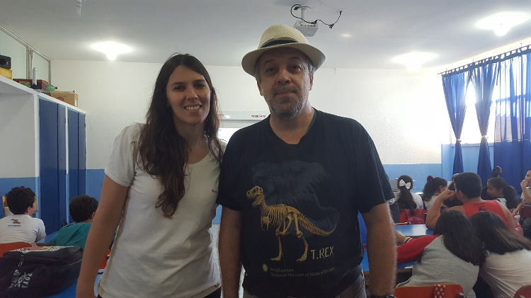 Professores Carolina e Ricardo na Escola Dr. Carlos