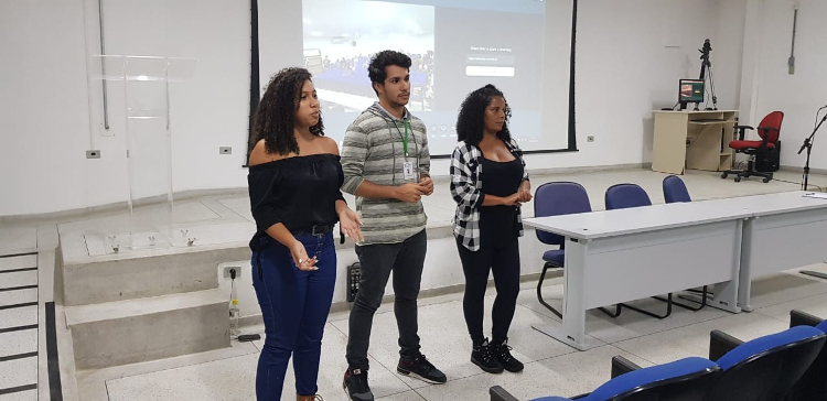 Foto Membros do Diretório Acadêmico Beatriz Daniel e Elke se apresentam aos calouros