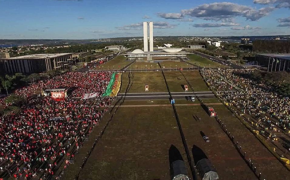 Cena do documentário Democracia em Vertigem