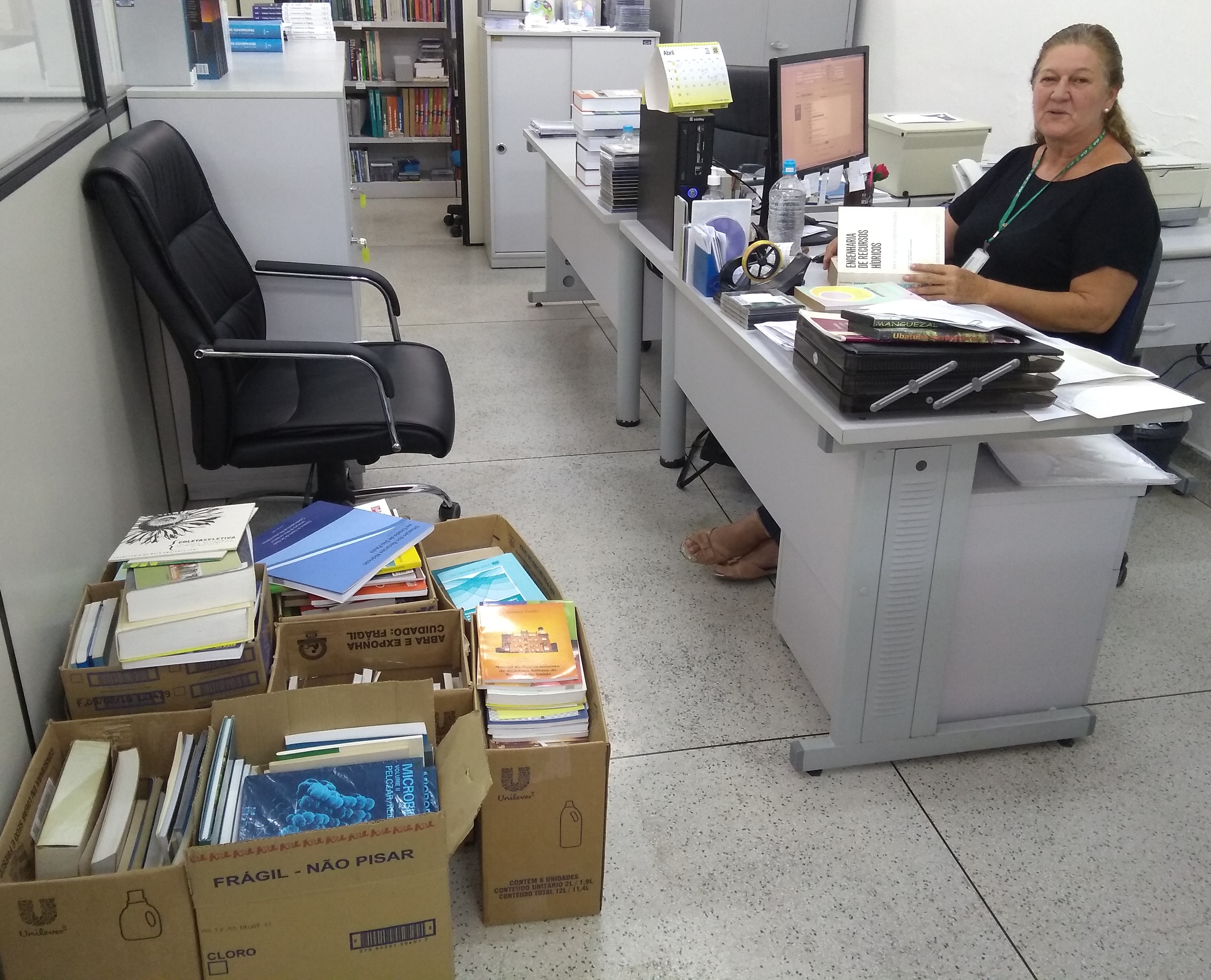 Catalogação do acervo na biblioteca do IFSP Campus Caraguatatuba.