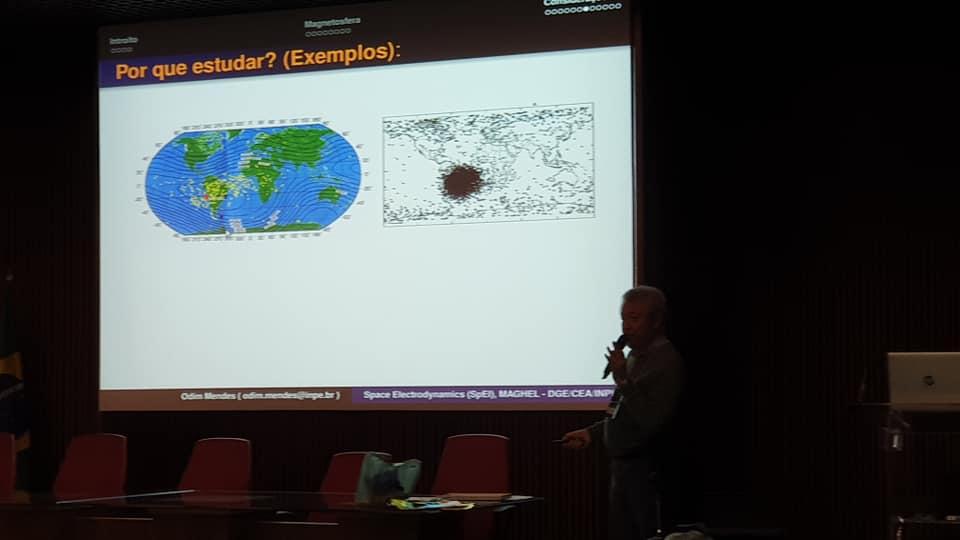 Palestra sobre Física da Magnetosfera feita pelo Prof. Dr. Odim Mendes Jr