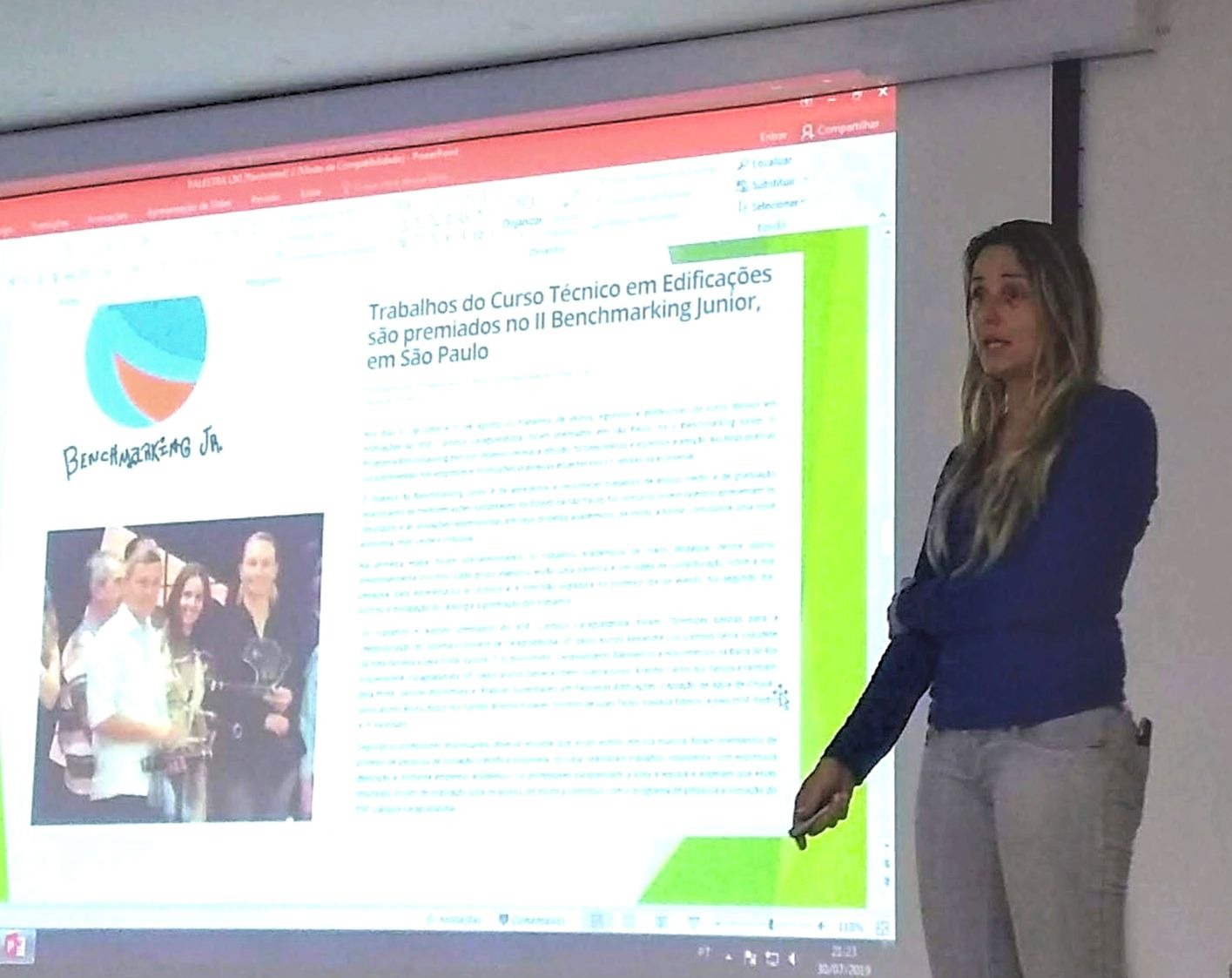 Figura 3: Téc. em Edificações Claudette durante a palestra de alunos egressos