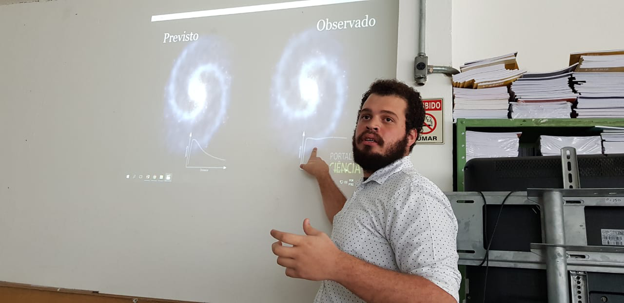 Foto: Apresentação de Vinicius na Escola Maria Ester