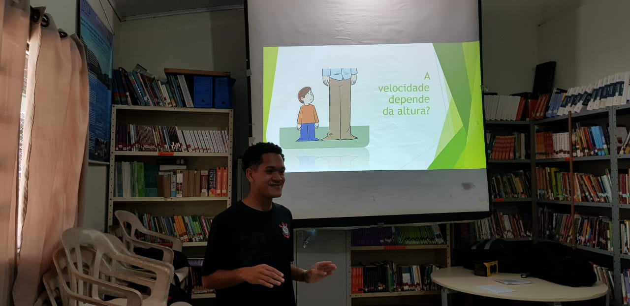 Foto: Apresentação realizada por André Mendes na Escola Aurea