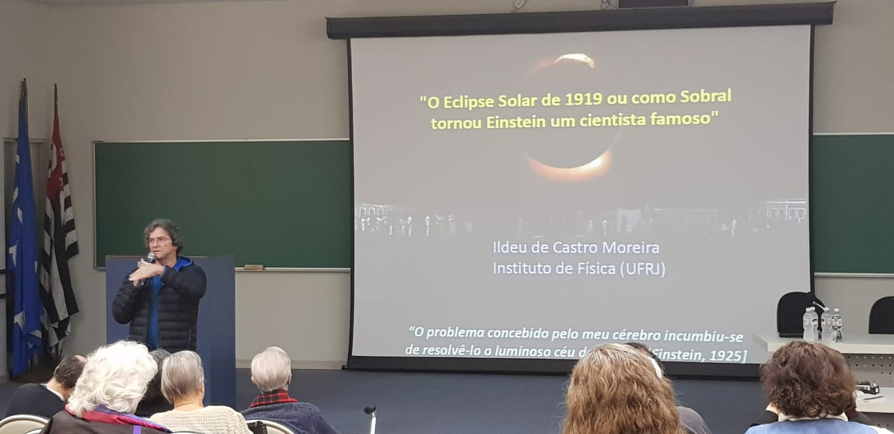 Foto: Apresentação do professor Ildeu de Castro Moreira