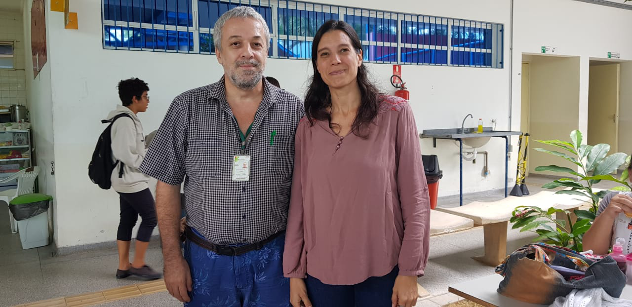 Foto: Professores Ricardo e Soledad no flashmob do período da tarde