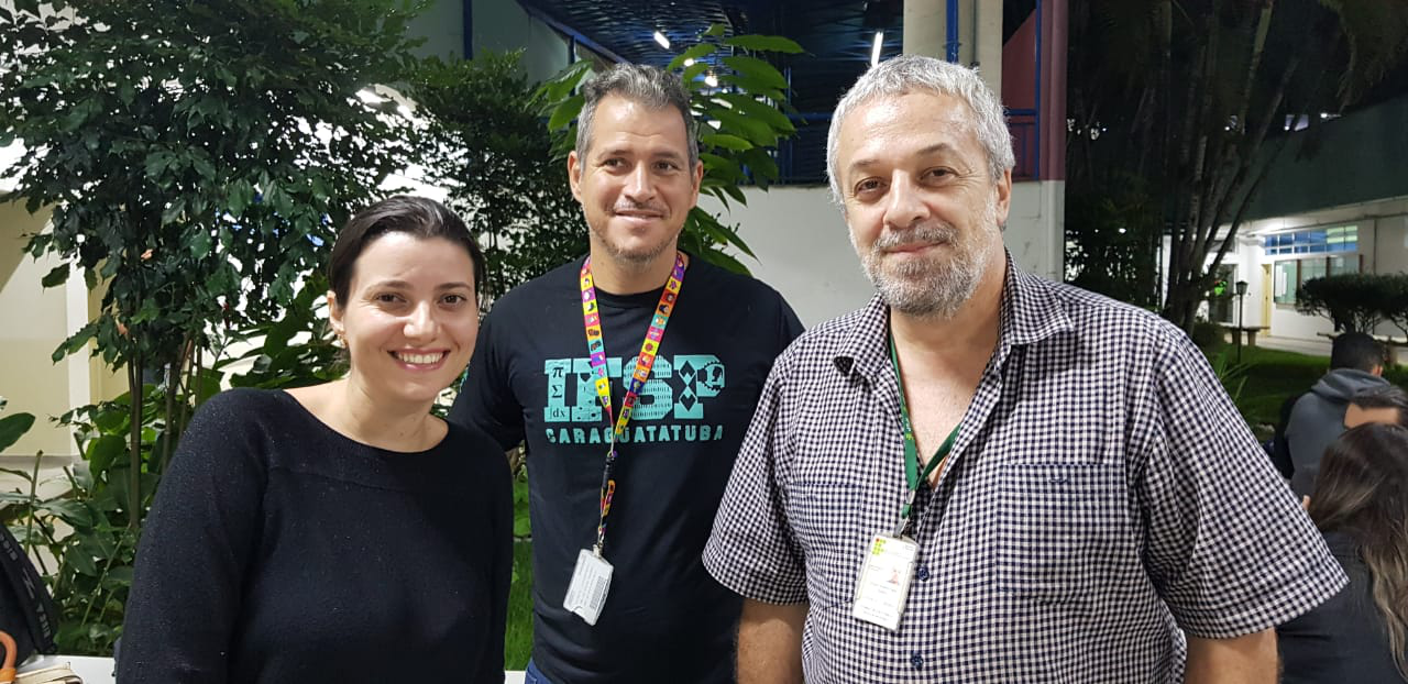 Foto: Professores Sheyla, Rodrigo e Ricardo no flashmob do período noturno