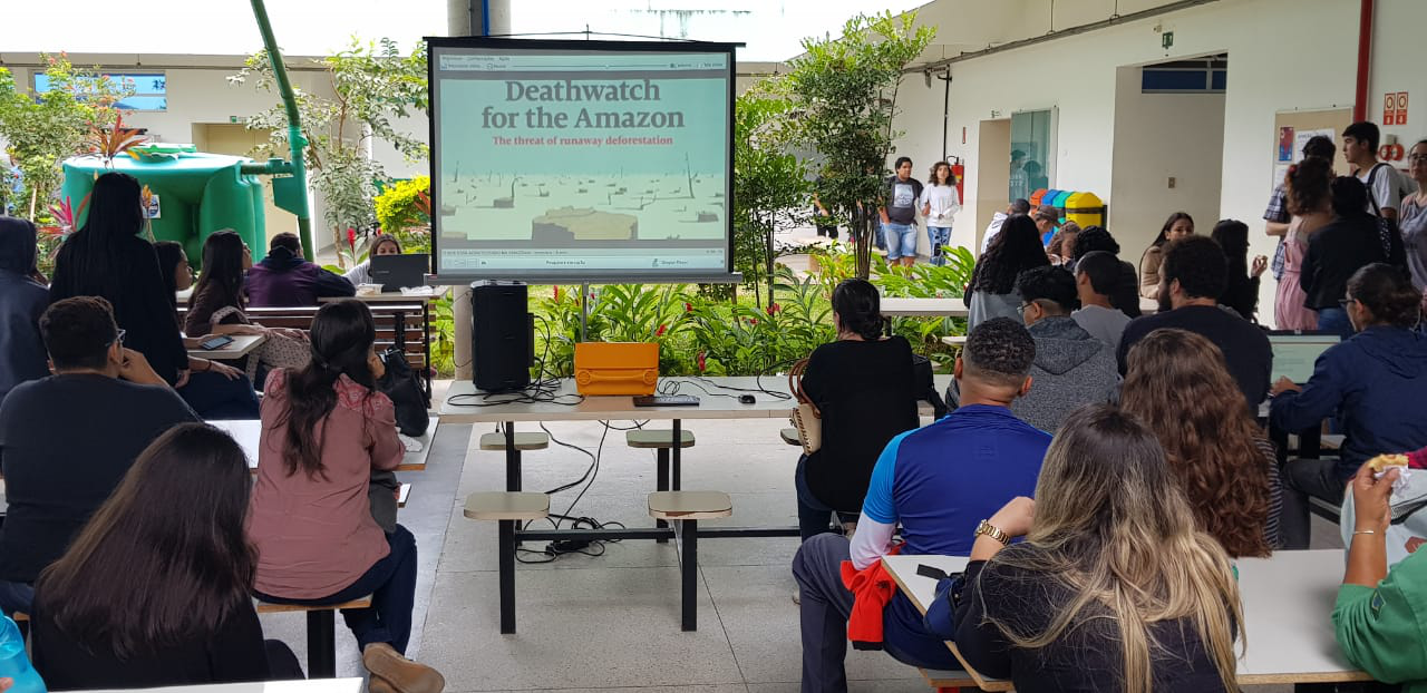 Foto: Presentes assistem ao flashmob do período vespertino