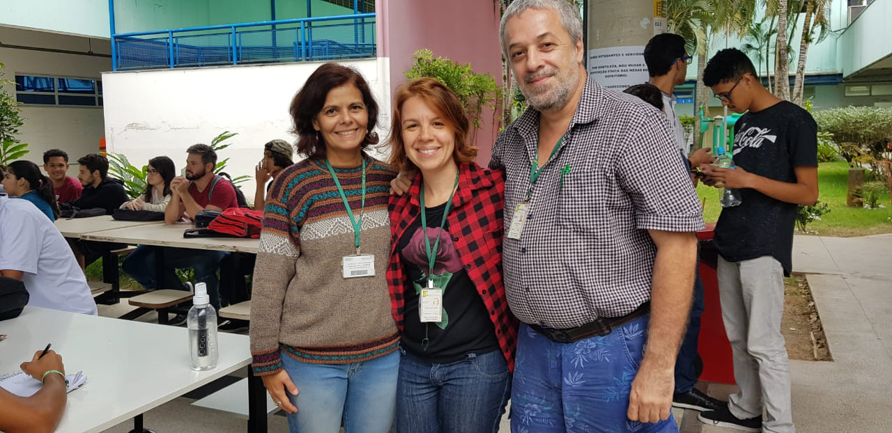 Foto: Professores Shirley, Priscila e Ricardo no flashmob da tarde