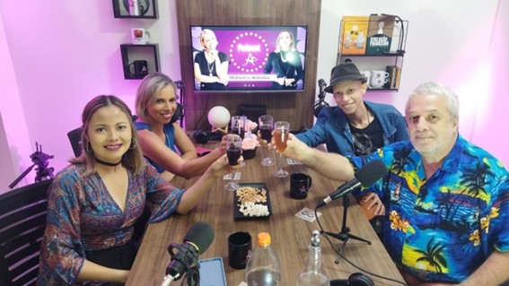 Imagem 1 – Danielle, Linda, Jonathan e Ricardo na preparação para o podcast